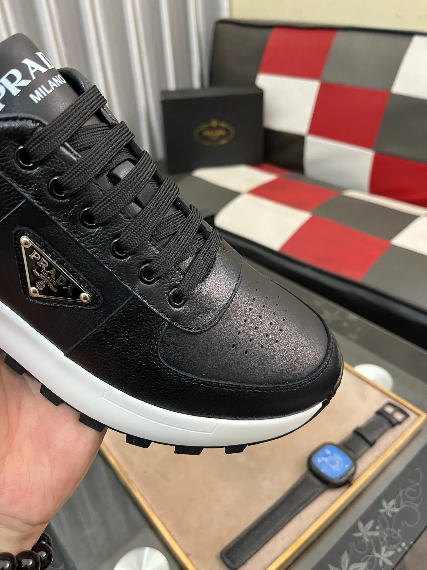 Men's shoes 💰440⌚️⌚️ PRADA [Prada] popular men's shoes, casual shoes and sports shoes! High-end quality 🍀 The upper is made of imported original cowhide 💥 cowhide lining; the original molded outsole. The style is correct and elegant, comfortable and versatile💪 Three quality guarantees. Size: 38-44, 3️⃣colors available.
